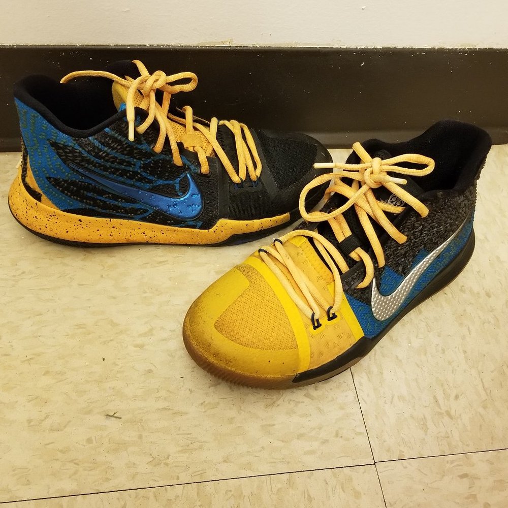 Kyrie schoolbus shoes size 5.5 youth